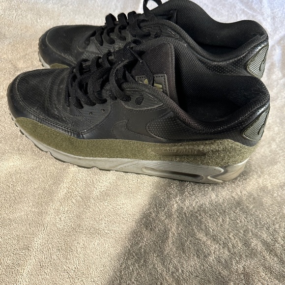 Nike sneakers - Picture 2 of 5